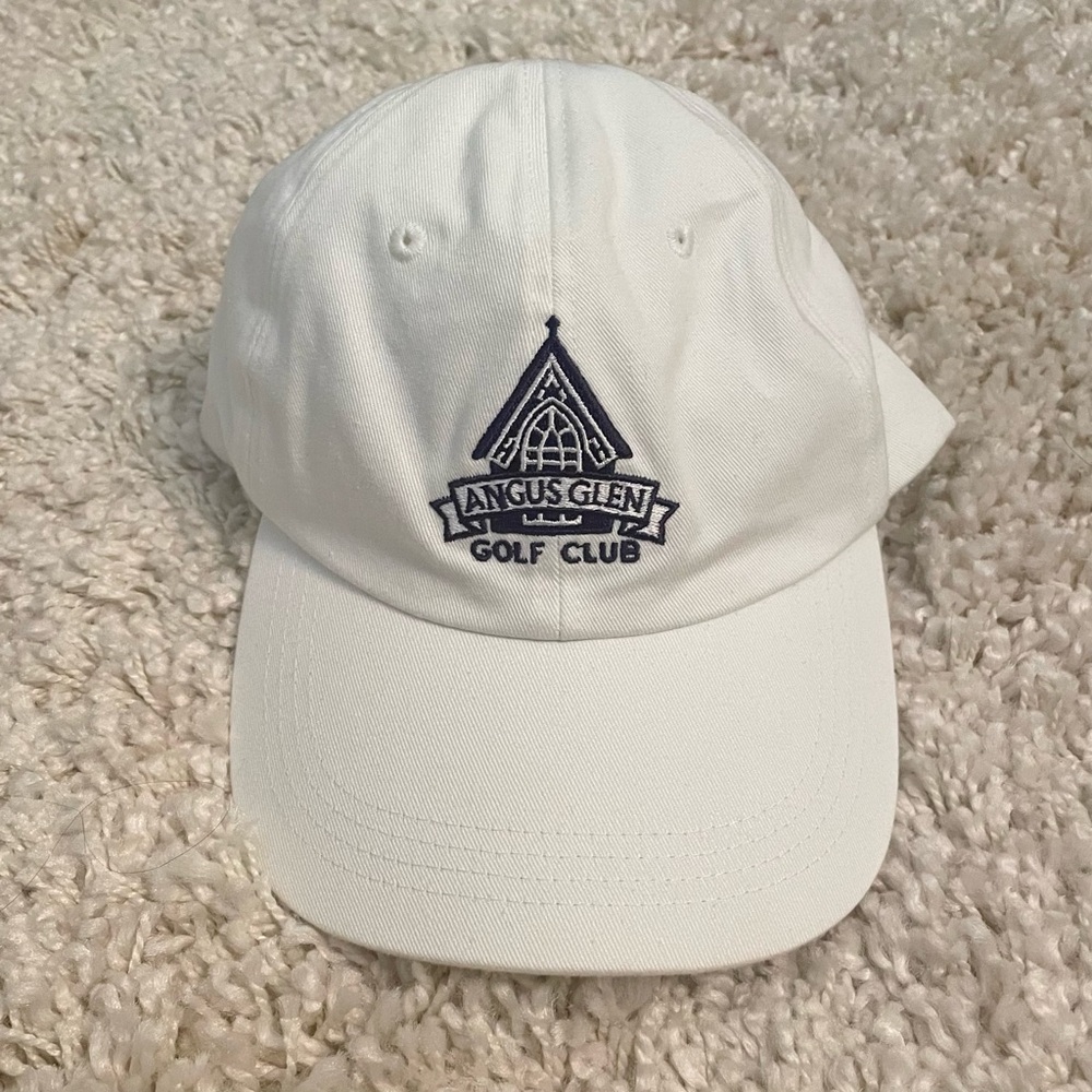 White Angus Glen Golf Club Cap || AHEAD
